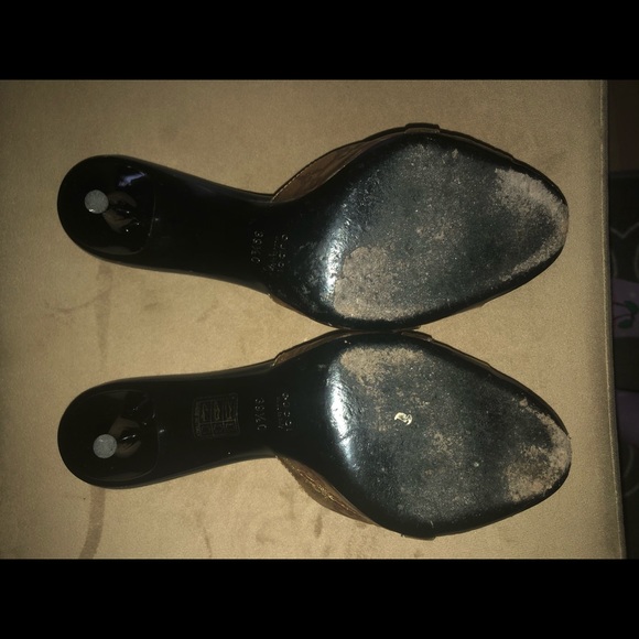 Authentic Gucci Shoes - Picture 3 of 4